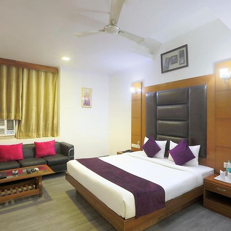 Hotel Castle Blue New Delhi Near Igi Airport Exteriör bild
