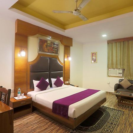 Hotel Castle Blue New Delhi Near Igi Airport Exteriör bild