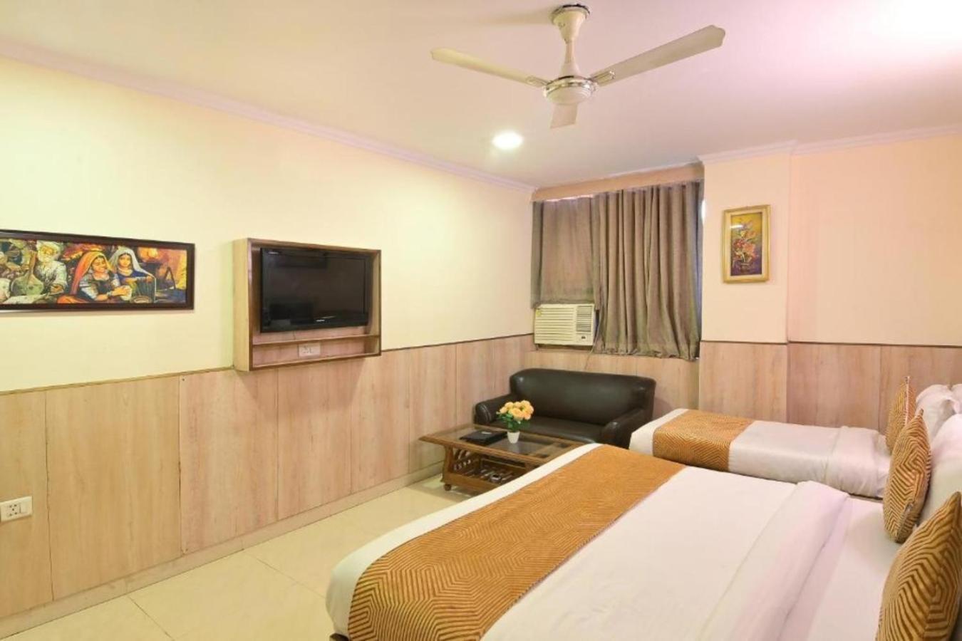 Hotel Castle Blue New Delhi Near Igi Airport Exteriör bild