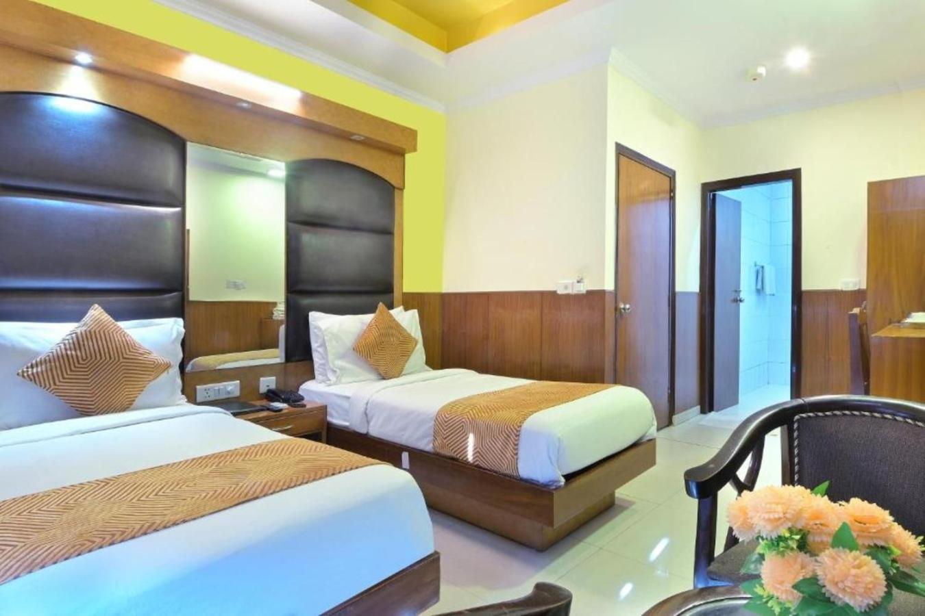 Hotel Castle Blue New Delhi Near Igi Airport Exteriör bild