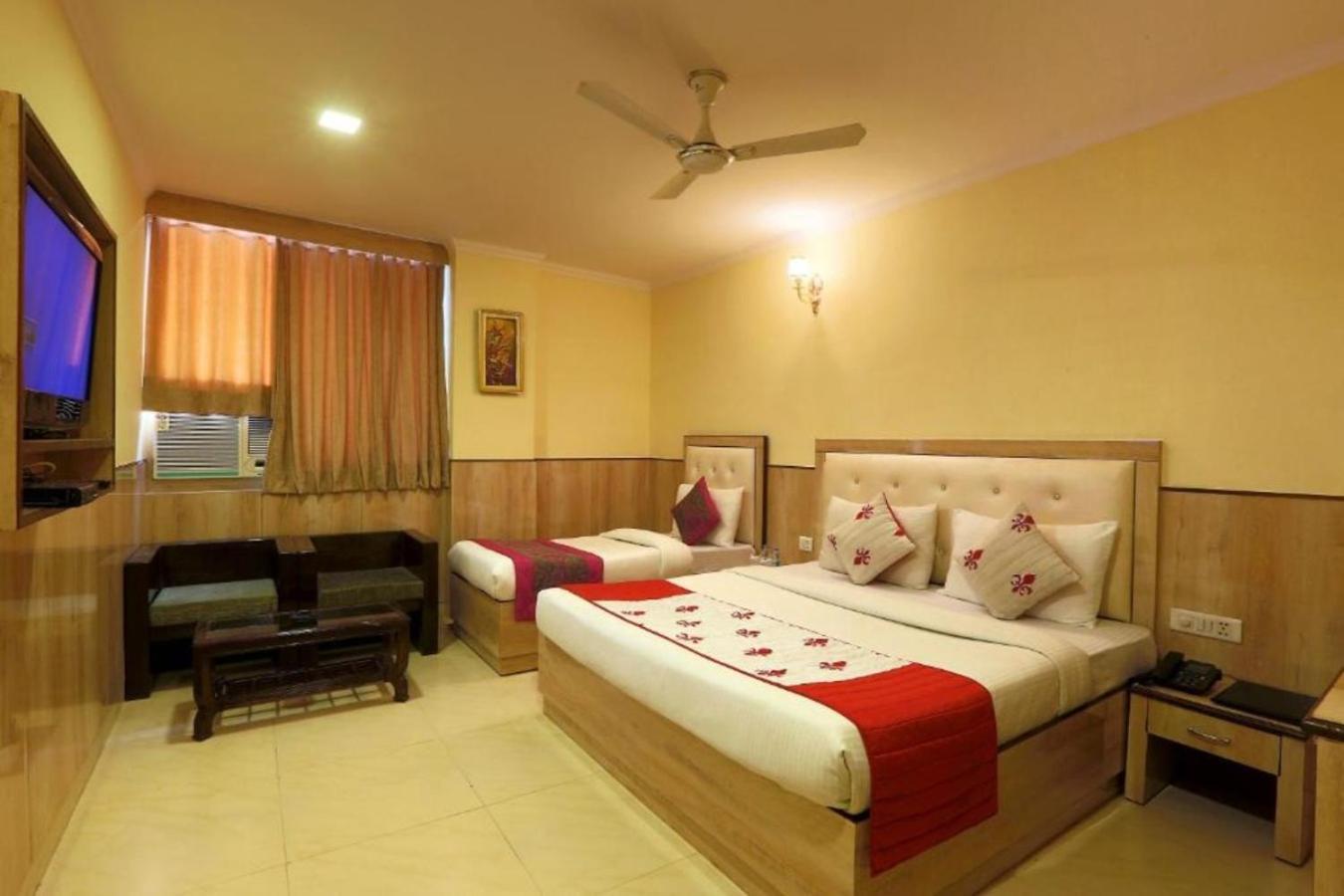Hotel Castle Blue New Delhi Near Igi Airport Exteriör bild