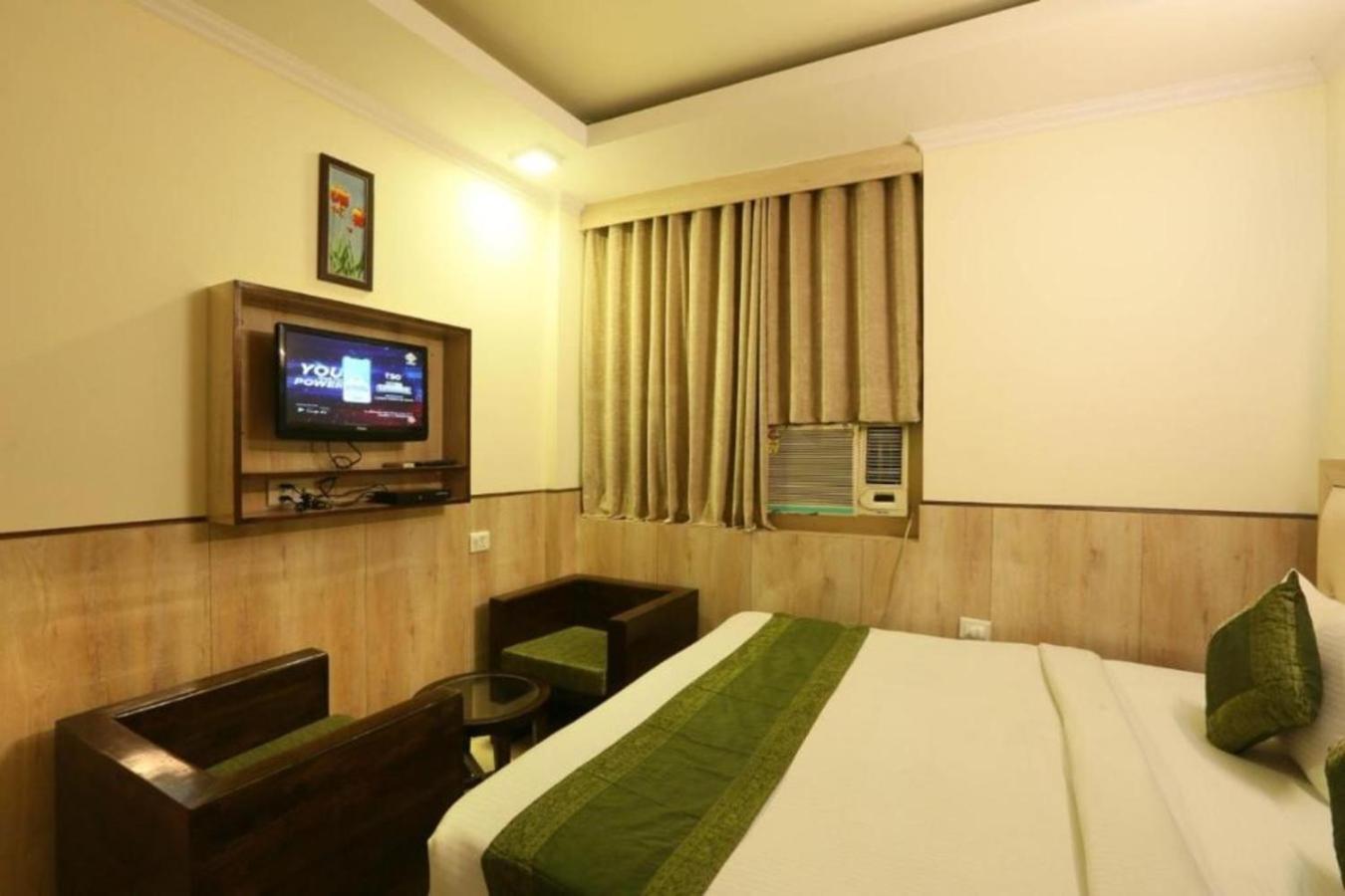 Hotel Castle Blue New Delhi Near Igi Airport Exteriör bild