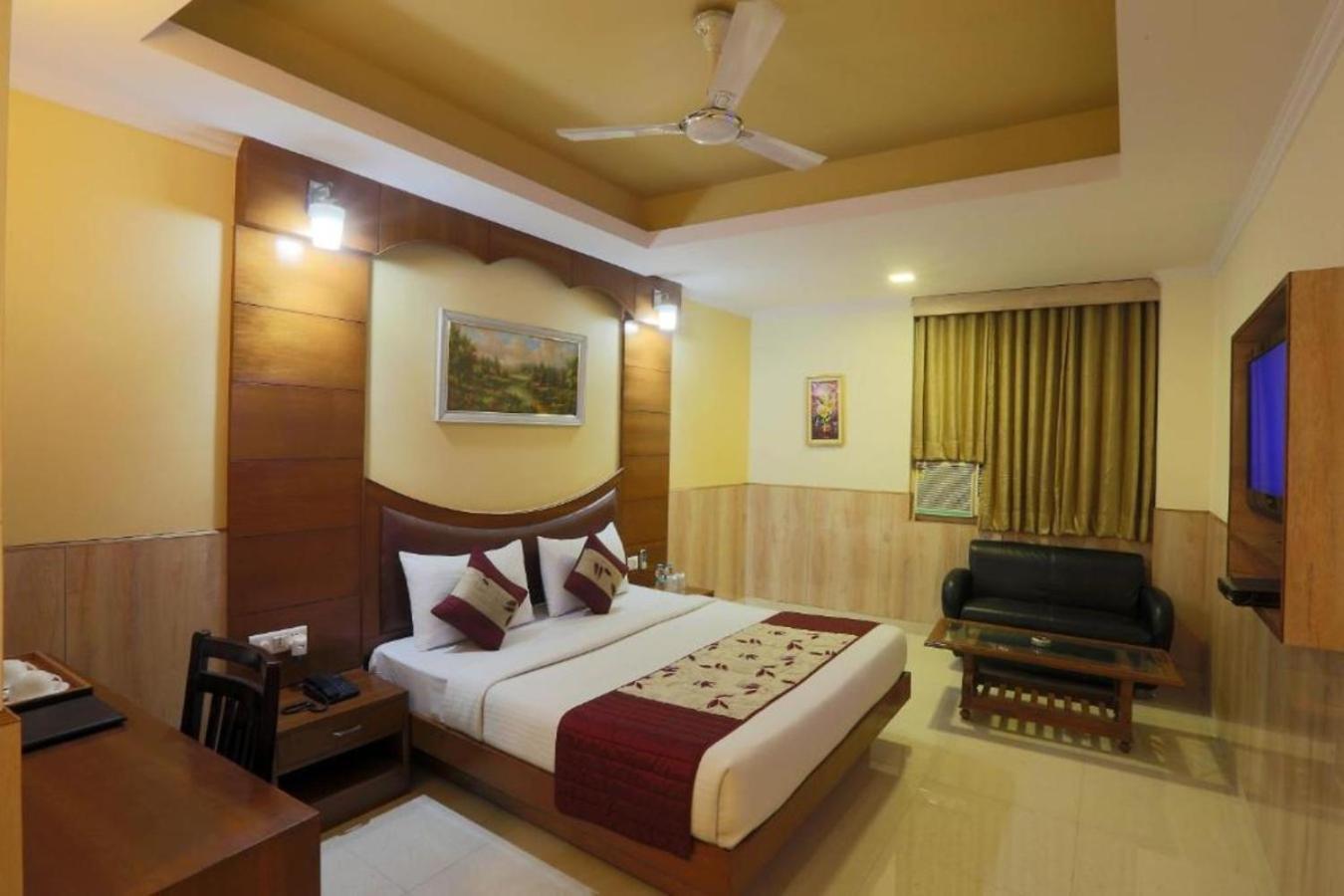 Hotel Castle Blue New Delhi Near Igi Airport Exteriör bild