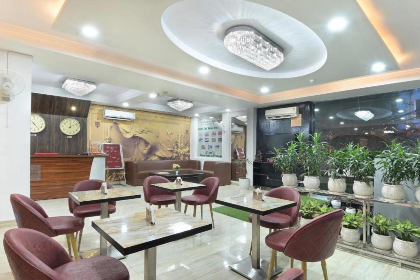 Hotel Castle Blue New Delhi Near Igi Airport Exteriör bild