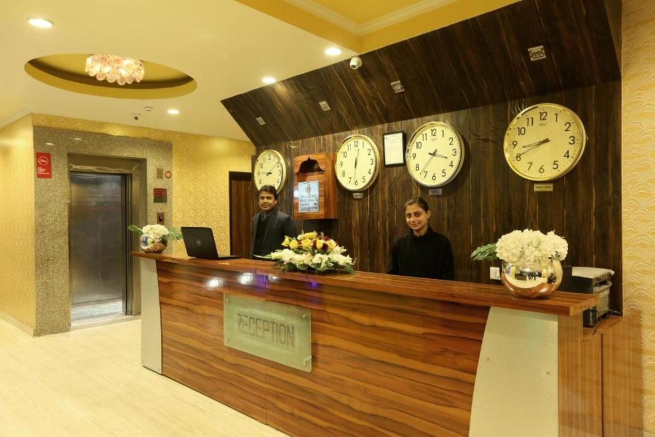 Hotel Castle Blue New Delhi Near Igi Airport Exteriör bild