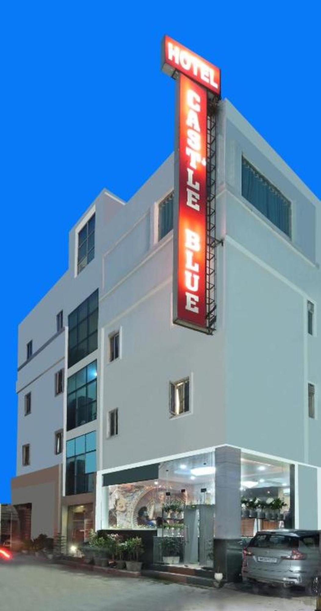 Hotel Castle Blue New Delhi Near Igi Airport Exteriör bild