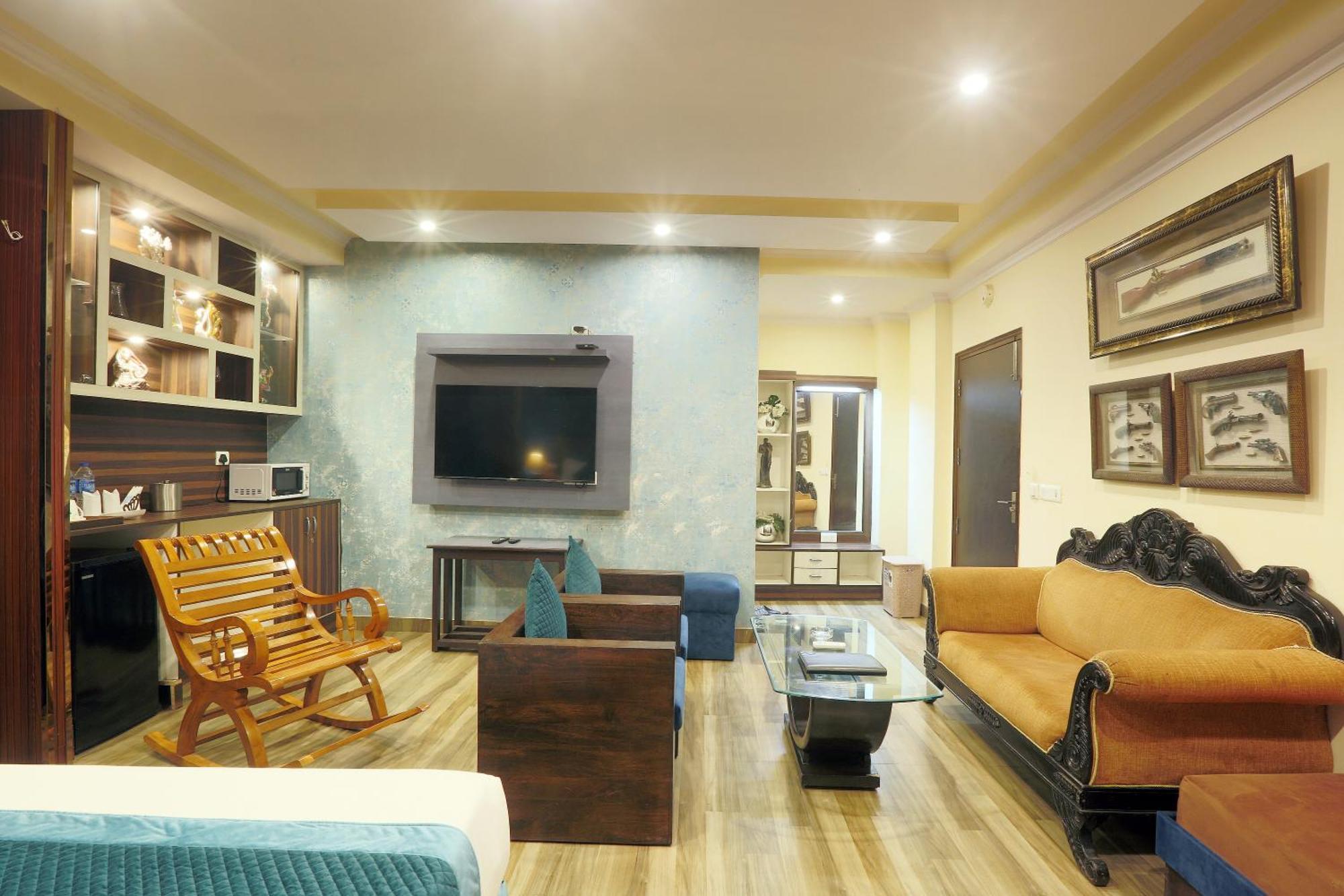 Hotel Castle Blue New Delhi Near Igi Airport Exteriör bild