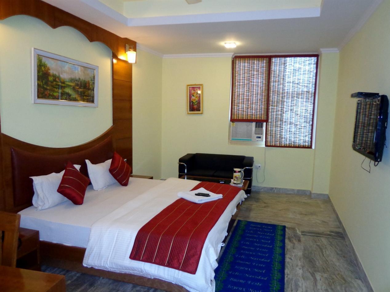 Hotel Castle Blue New Delhi Near Igi Airport Exteriör bild