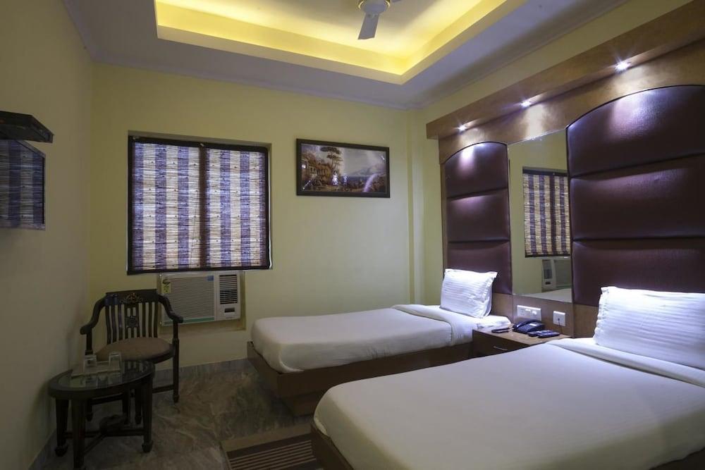 Hotel Castle Blue New Delhi Near Igi Airport Exteriör bild