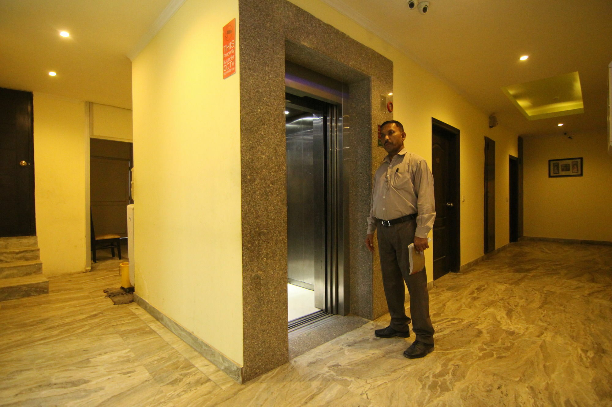 Hotel Castle Blue New Delhi Near Igi Airport Exteriör bild